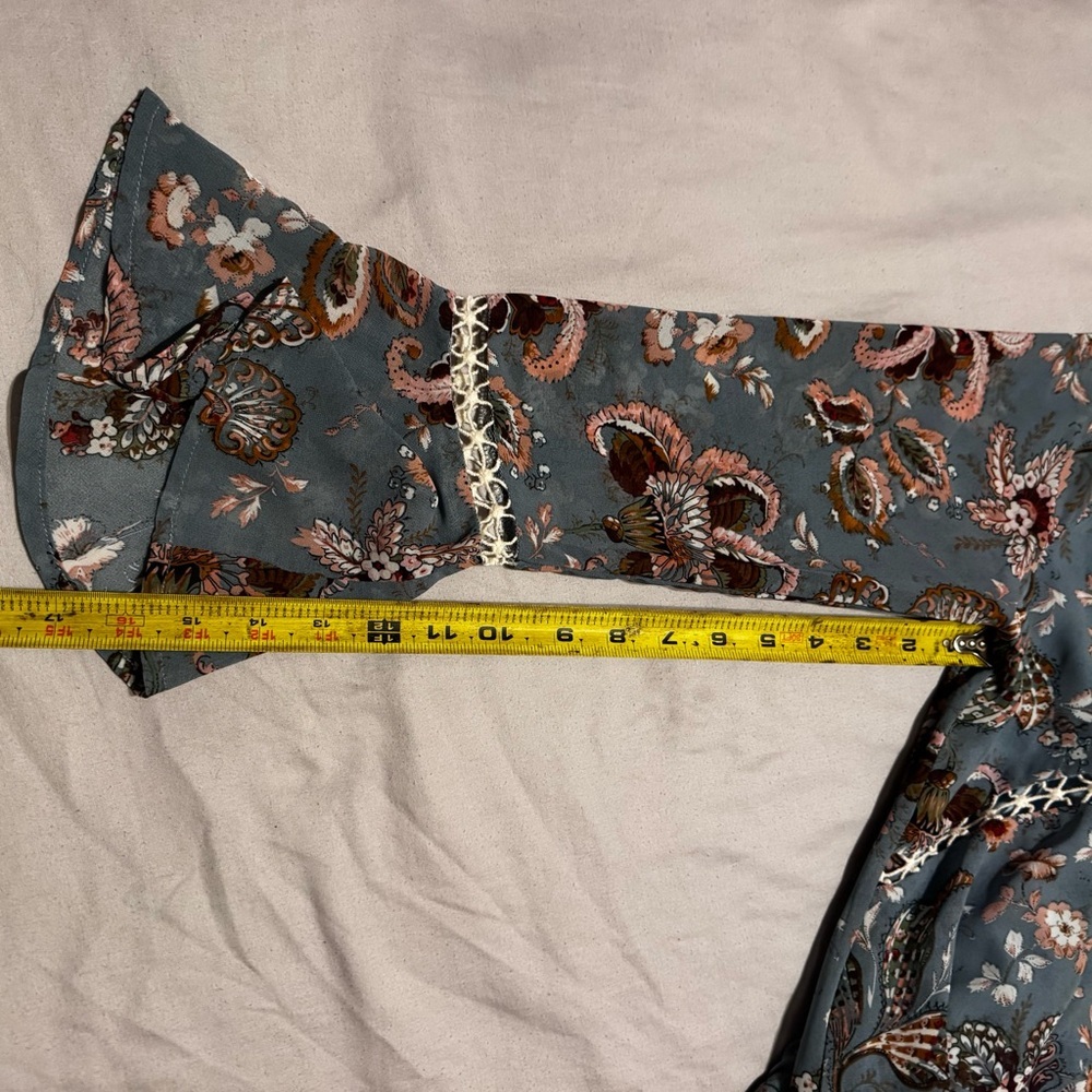 Entro Boho Floral Dress Size S NWT Bell Sleeve V Neck Crochet Trim - Picture 10 of 11